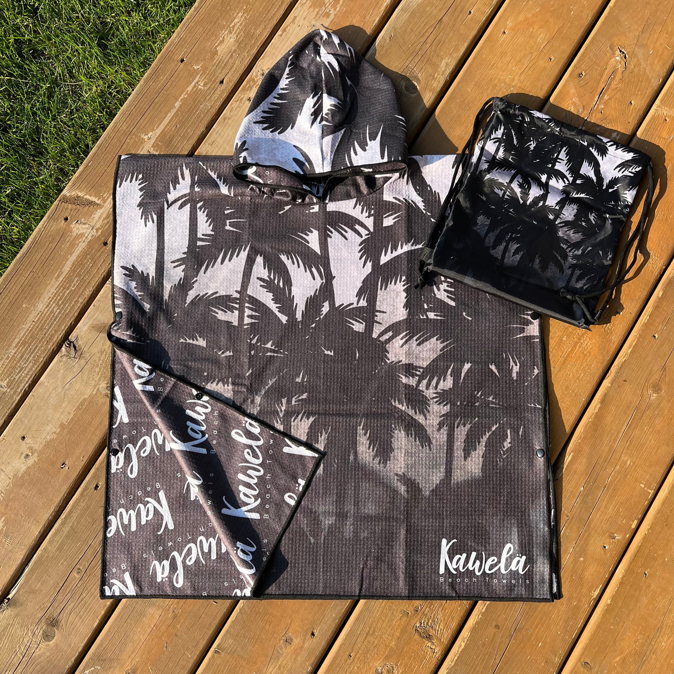 Poncho pour enfants KAWELÄ ANDROS TOWN, couleur vive avec motifs, parfait pour la pluie et l'extérieur.