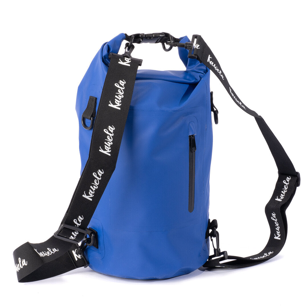 Sac étanche KAWELÄ VIEW ROYAL LUMA-DSC06720-Edit-Inst, sac waterproof bleu avec fermeture sécurisée.