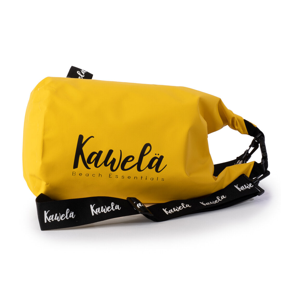 Sac étanche KAWELÄ GOLDEN en nylon résistant, avec fermeture hermétique et bandoulière ajustable, pour protéger vos affaires.