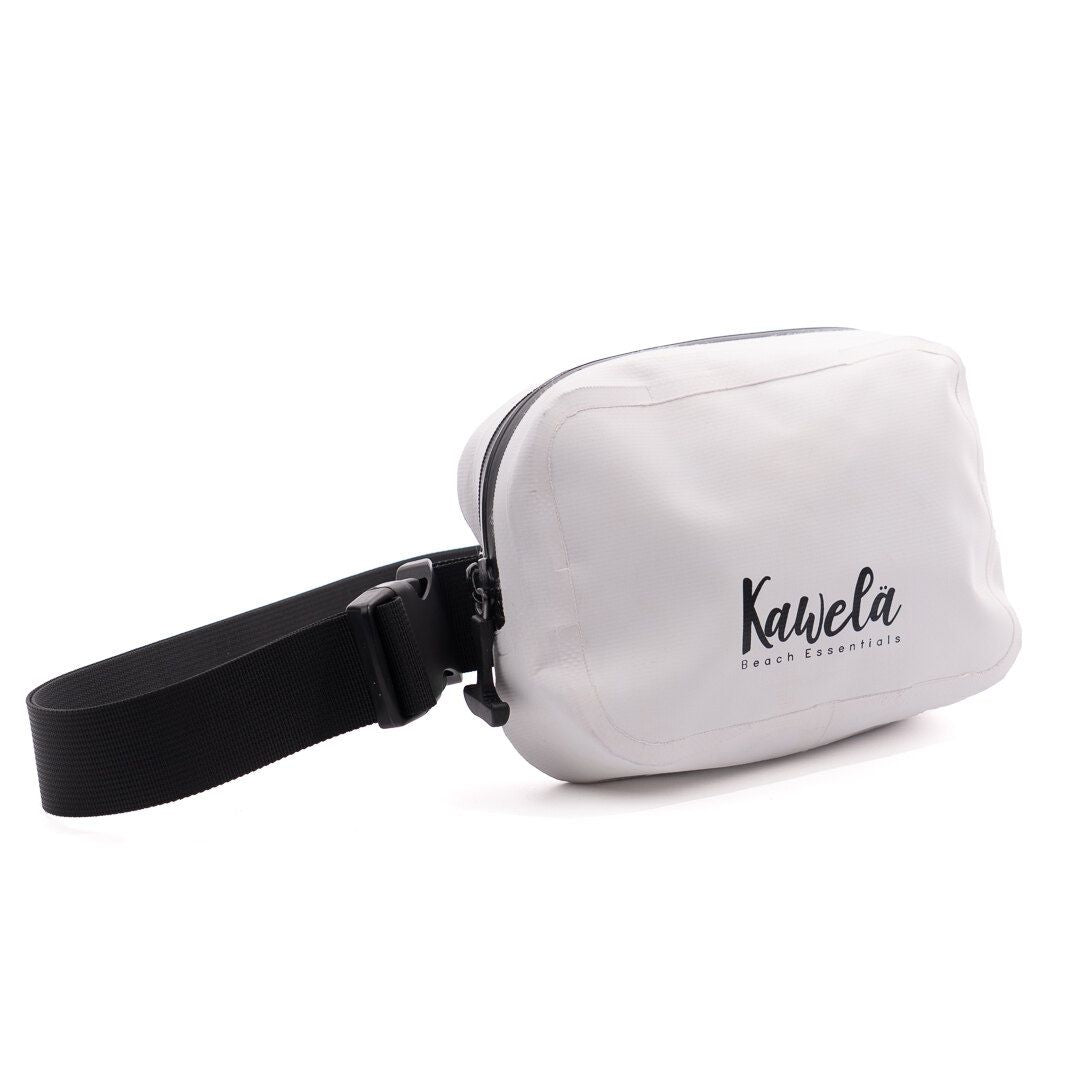 Sac banane KAWELÄ Burbank en cuir noir avec fermeture éclair et bandoulière ajustable visible sur l&