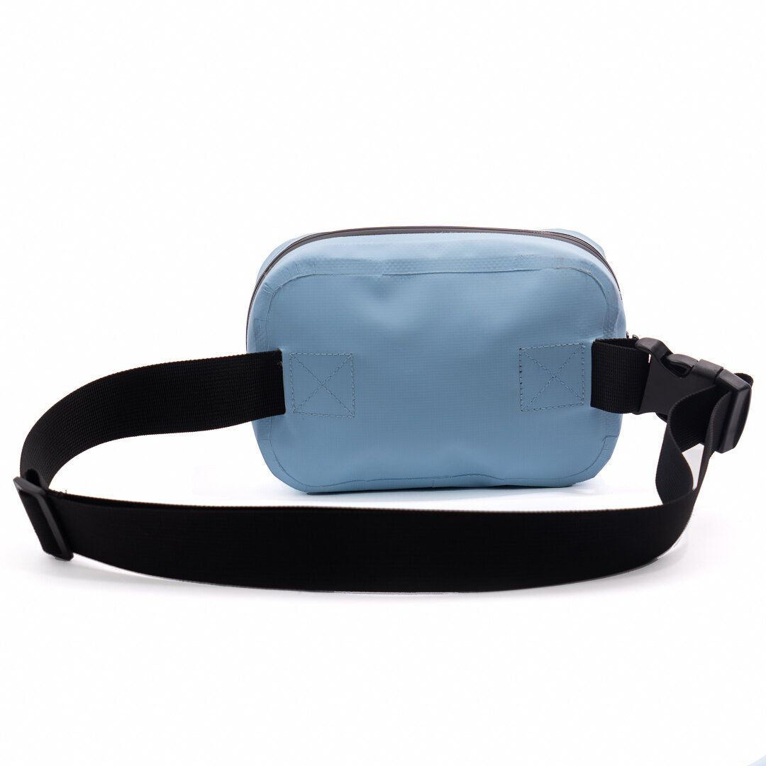 Sac banane KAWELÄ Sarasota en cuir avec poche zippée et bandoulière ajustable, vue de face.