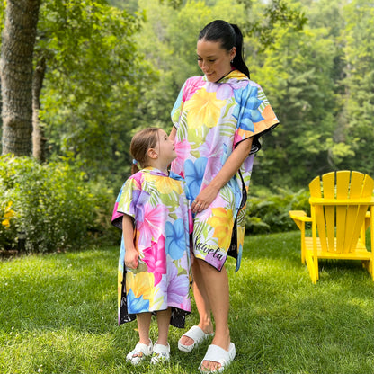 Poncho enfant KAWELÄ Clarence Town avec motif coloré, parfait pour la pluie et la protection contre l&