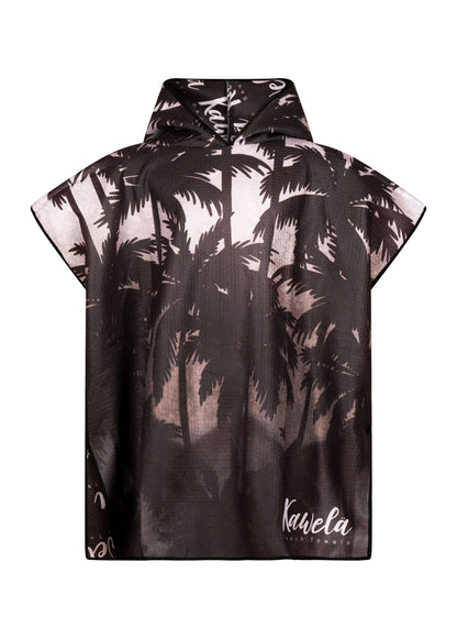 Poncho enfant KAWELÄ ANDROS TOWN avec capuche, tissu imperméable et coloré, idéal pour la pluie et les activités extérieures.