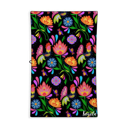 Serviette de plage Cancun de la marque Kawelä, colorée avec motif tropical, idéale pour la plage et les activités estivales.