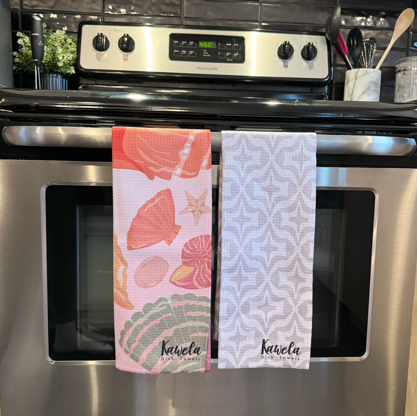 Linges à vaisselle Cape Cod de la marque Kawelä, tissu en coton à motif coloré pour la cuisine.