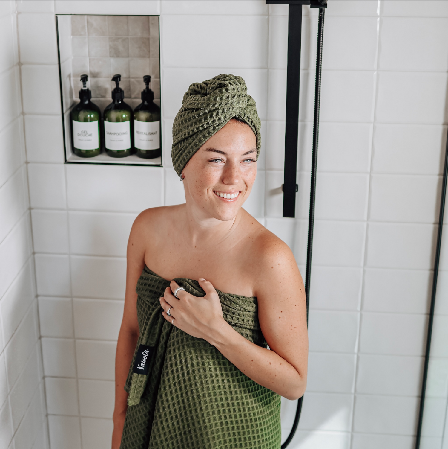 Serviettes de bain KAWELÄ Singapour, grande taille, douce et absorbante avec motifs élégants, pour une utilisation quotidienne.