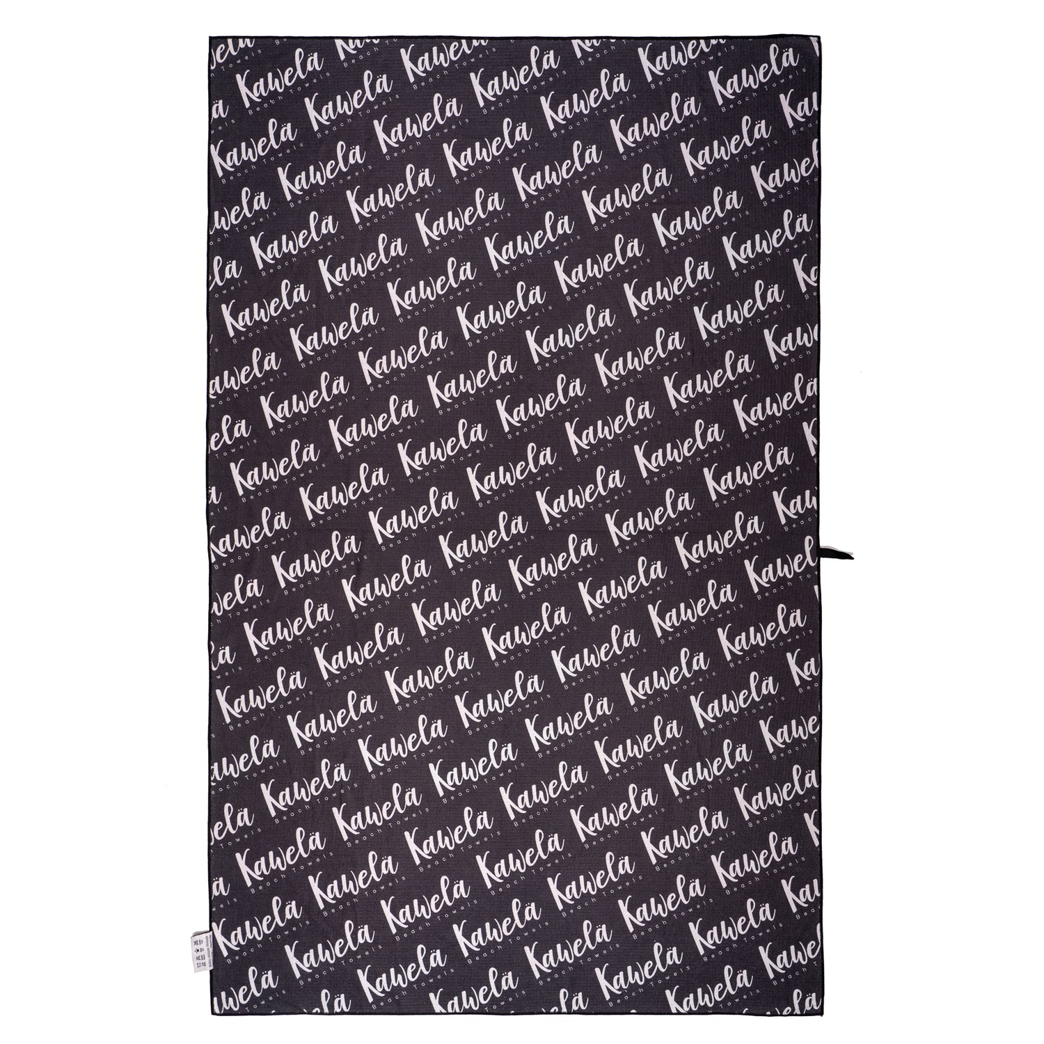 Serviette de plage noire Kawelä Coopers Town avec logo, tissu doux et absorbant pour la plage ou la piscine.