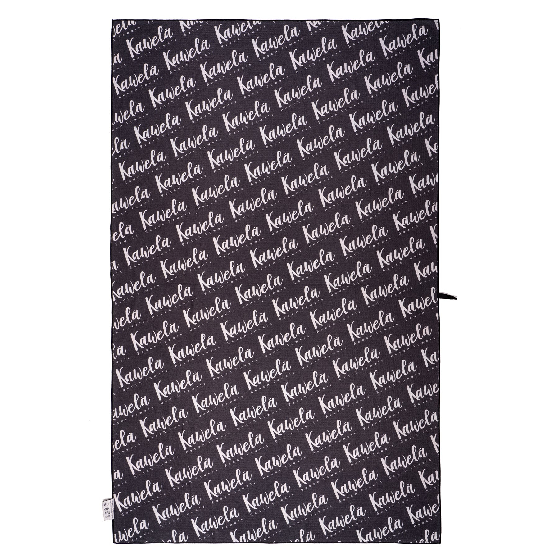 Serviette de plage noire Kawelä Coopers Town avec logo, tissu doux et absorbant pour la plage ou la piscine.