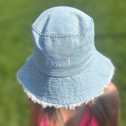 Chapeau bob bucket hat KAWELÄ en coton avec logo brodé, style décontracté et tendance pour homme ou femme.