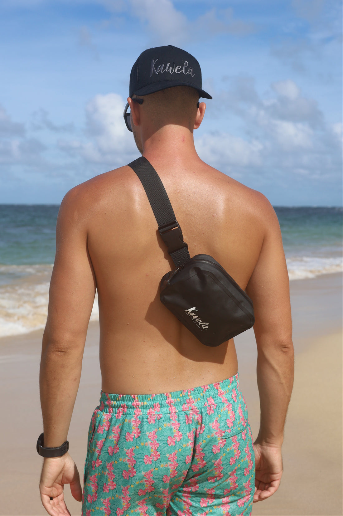 Sac banane étanche Kawelä Gotham de 2L, en tissu noir avec fermeture résistante, conçu pour un rangement pratique et sécurisé.