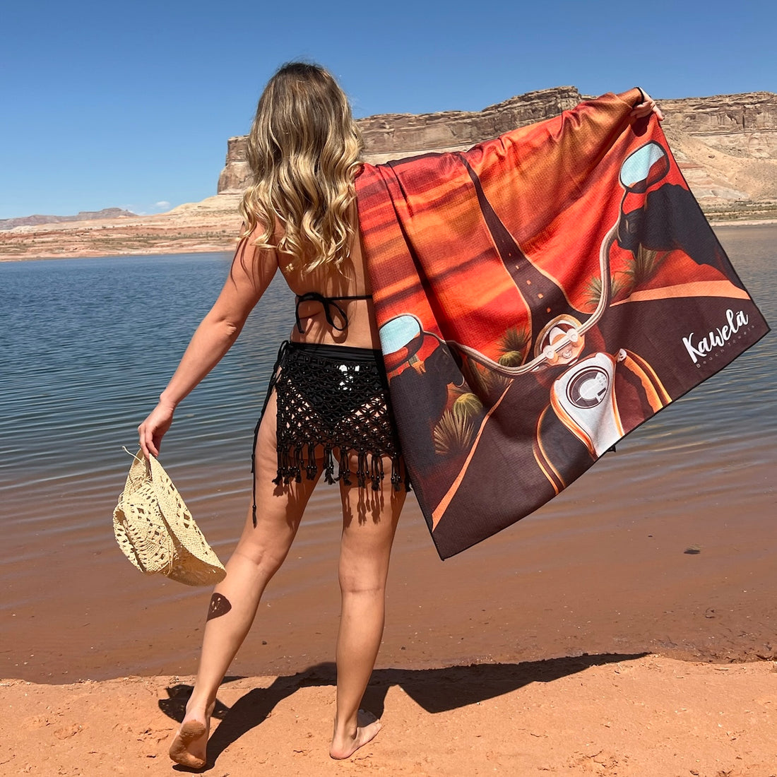 Serviettes de plage KAWELÄ Monument Valley avec motifs colorés, idéales pour la plage ou la piscine.