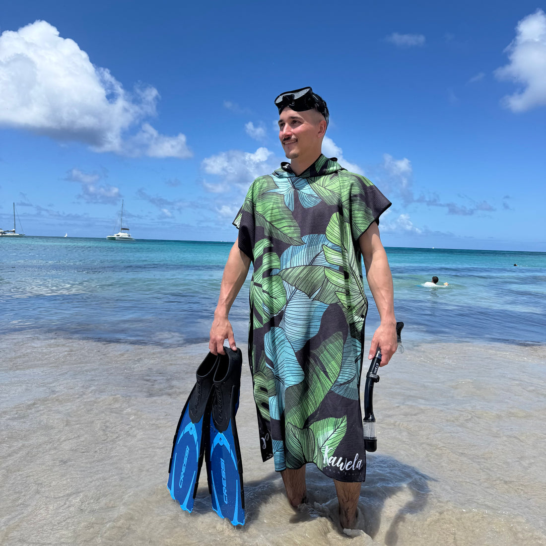 Poncho KAWELÄ Laguna Beach en tissu léger avec motif coloré, parfait pour l&