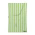 Serviette de plage NIU de la marque KAWELÄ avec motif coloré, étendue sur le sable blanc.