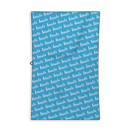 Serviette de plage Waikiki de KAWELÄ avec motif coloré, vue de dos sur fond blanc, parfaite pour la plage ou la piscine.