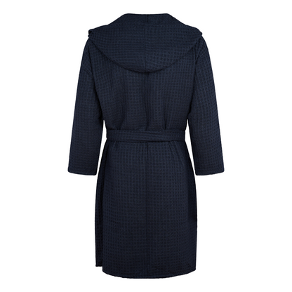 Peignoir noir KAWELÄ BLACKPOOL en tissu doux, avec ceinture et manches longues, pour un style confortable et élégant.