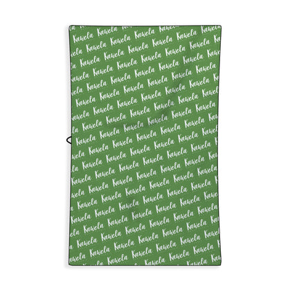 Serviette de plage KAWELÄ Le Vauclin, vue du dos, motif coloré et doux, idéale pour l&