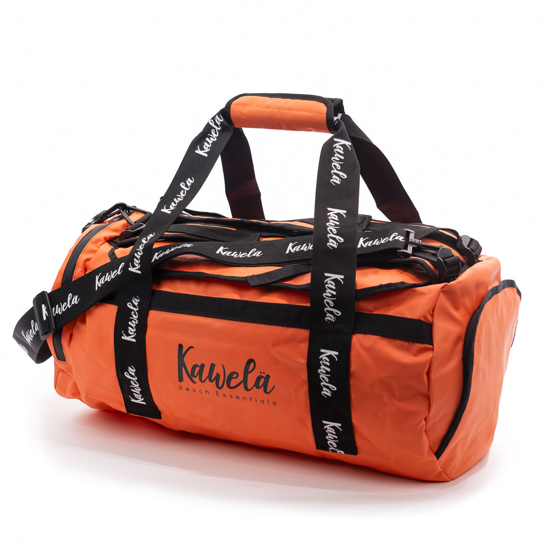 Sac de voyage KAWELÄ YUMA avec poignée robuste et roulettes pour un transport facile, vu de face dans l&