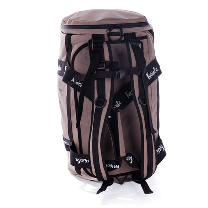 Sac de voyage brun KAWELÄ Tampa Bay avec poignées et fermeture résistante, vue de face sur fond blanc.