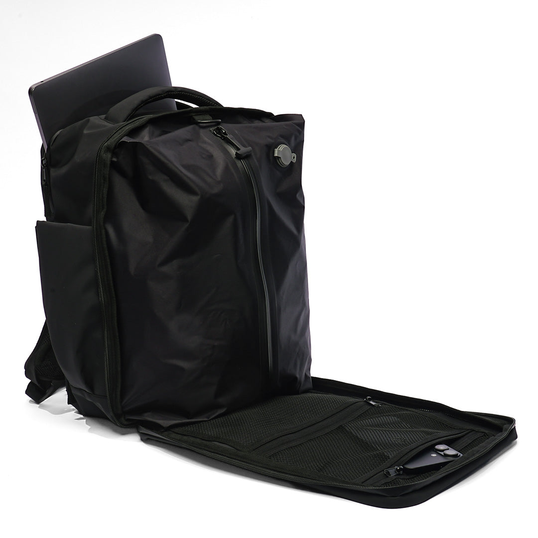 Sac à dos compressible KAWELÄ OSLO de 23L, en tissu léger, avec poches et bretelles ajustables, pour un rangement pratique.