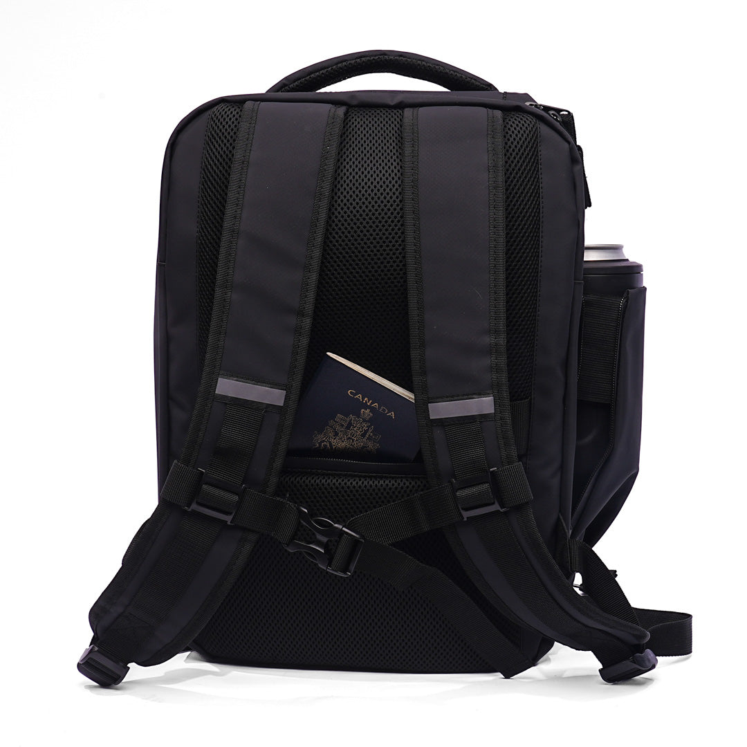 Sac à dos compressible KAWELÄ OSLO de 23L, léger et pratique, avec compartiments visibles, idéal pour voyager ou le quotidien.