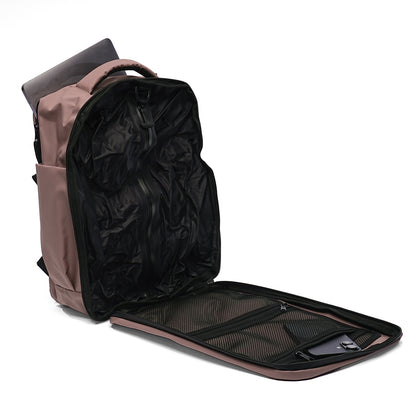 Sac à dos compressible KAWELÄ Austin de 23L avec poche extérieure et bretelles rembourrées, vue de face.