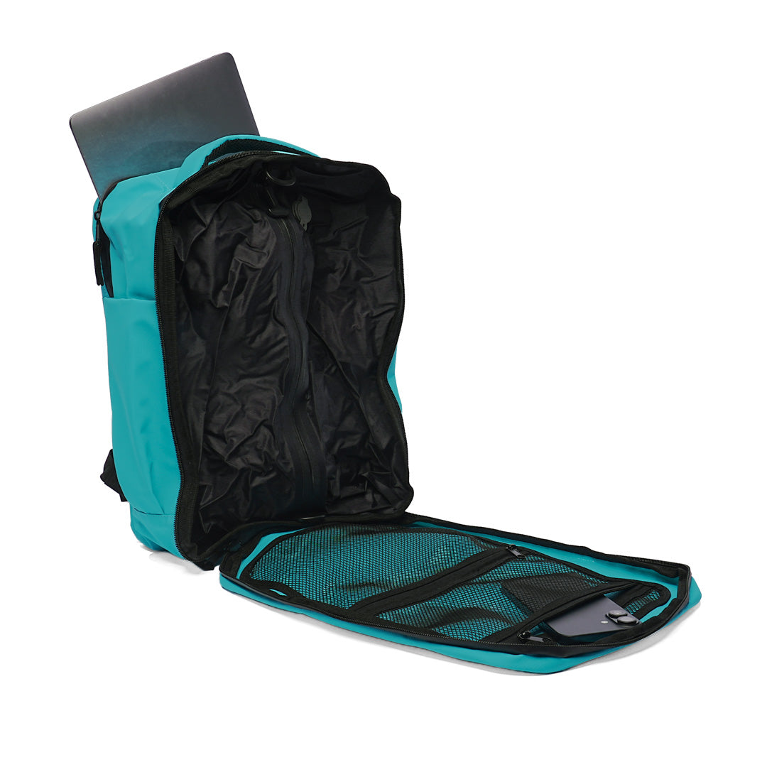 Sac à dos compressible KAWELÄ BORA de 23L, léger et pratique, avec compartiments pour un rangement organisé.