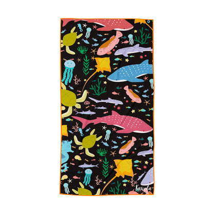 Serviettes pour enfants KAWELÄ Freetown avec motifs colorés, parfaites pour les occasions spéciales ou quotidiennes.