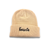 Tuque tricot beige de la marque KAWELÄ, en laine douce, portée sur la tête, style chaud et confortable pour l&