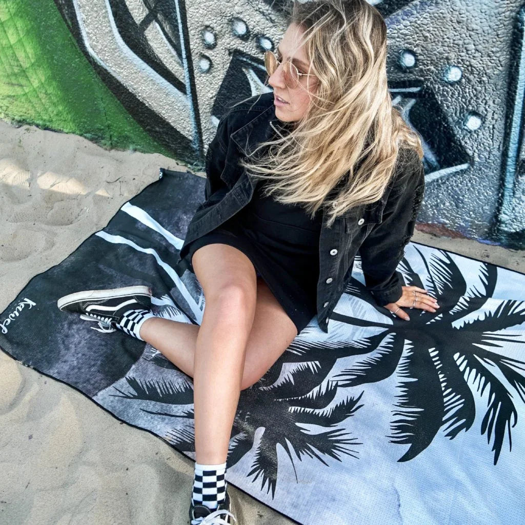 Serviette de plage KAWELÄ LA ANGELLES avec motif coloré, en coton doux, idéale pour l&