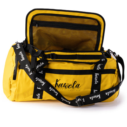 Sac de voyage KAWELÄ IZAMAL avec design moderne, image en gros plan montrant la texture et les détails du sac.