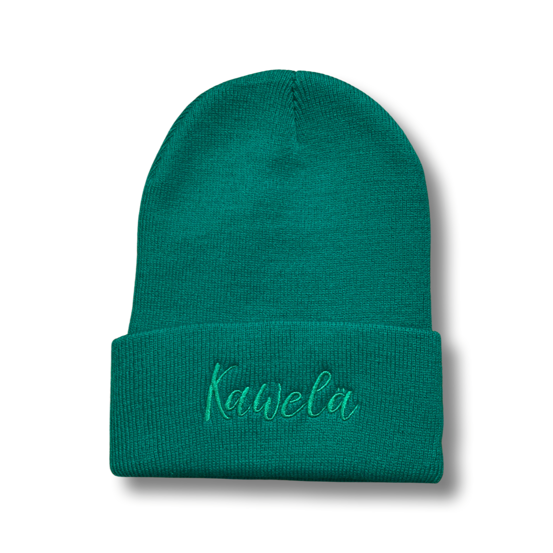 Tuque KAWELÄ en laine douce, portée sur la tête, avec un design chaud et confortable, idéale pour l&