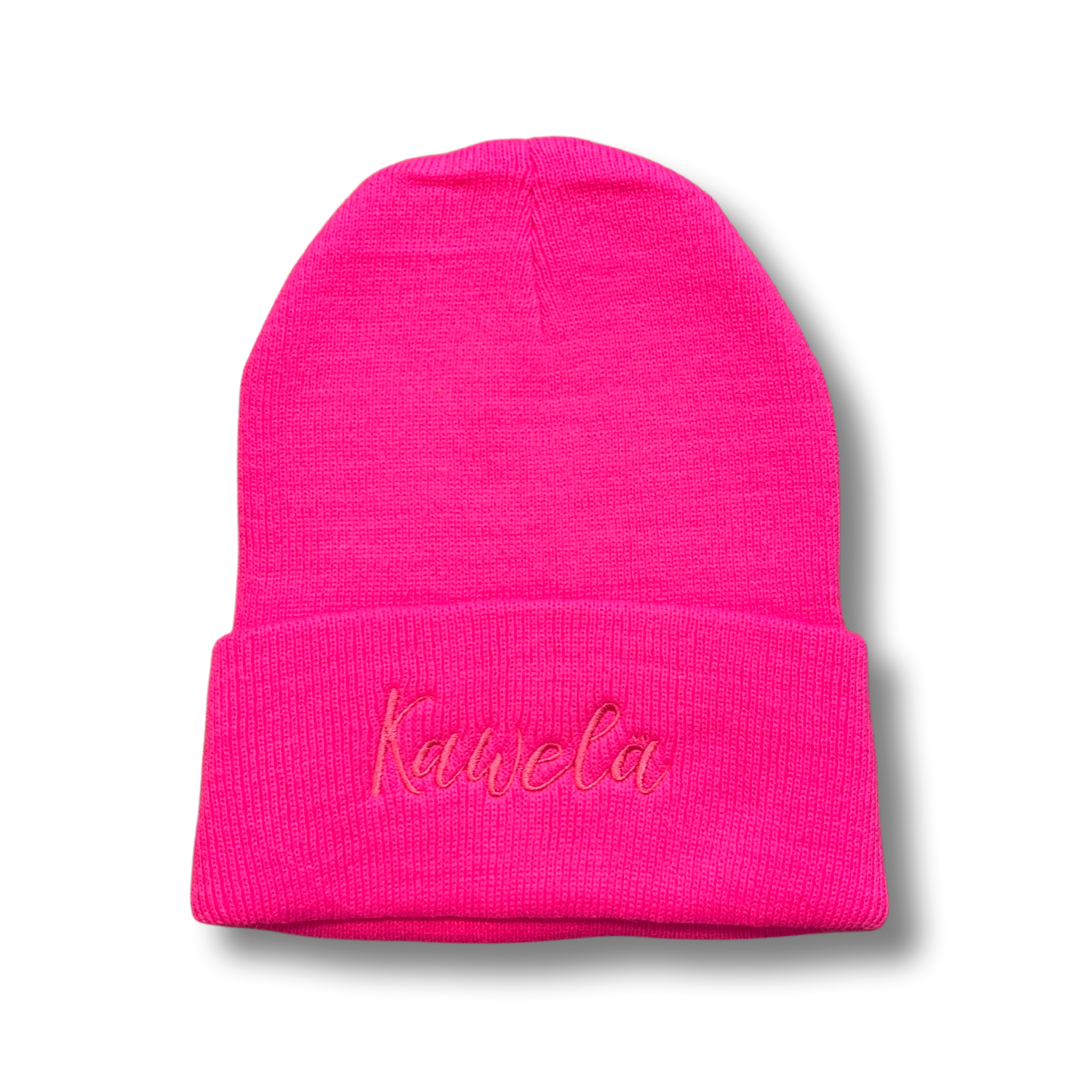 Tuque KAWELÄ en laine douce, vue de face, avec logo brodé sur le devant, couleur neutre.